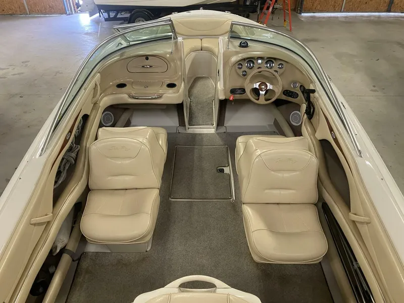 Slide: The Image of Sea Ray 210 Bow Rider 2000 - 5684055