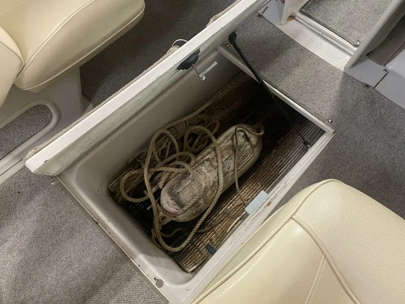 Slide: The Image of Sea Ray 210 Bow Rider 2000 - 5684058