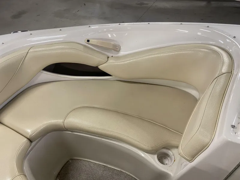 Slide: The Image of Sea Ray 210 Bow Rider 2000 - 5684073