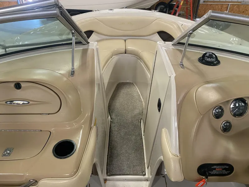 Slide: The Image of Sea Ray 210 Bow Rider 2000 - 5684078