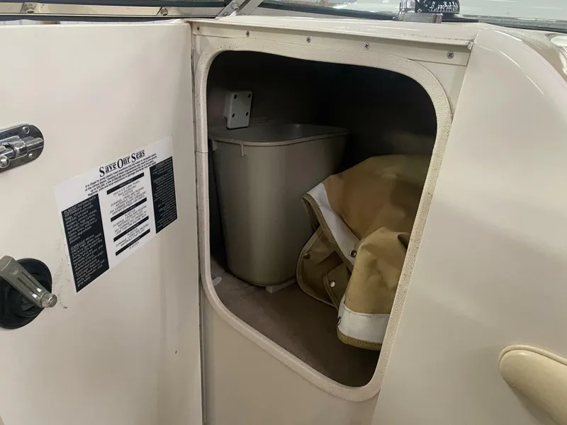 Slide: The Image of Sea Ray 210 Bow Rider 2000 - 5684080