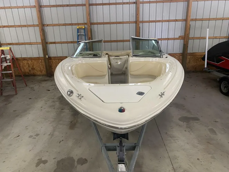 Slide: The Image of Sea Ray 210 Bow Rider 2000 - 5684062
