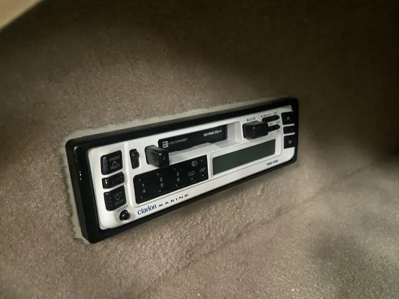 Slide: The Image of Sea Ray 210 Bow Rider 2000 - 5684083