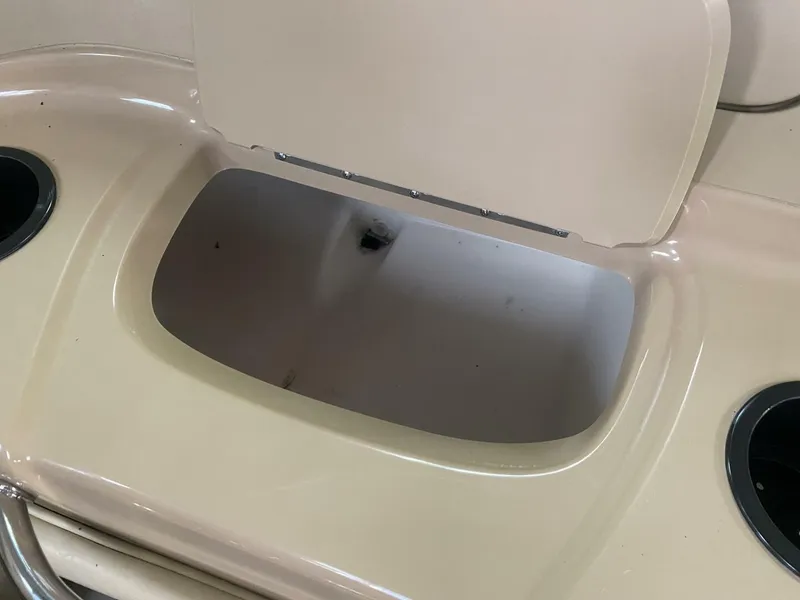 Slide: The Image of Sea Ray 210 Bow Rider 2000 - 5684084