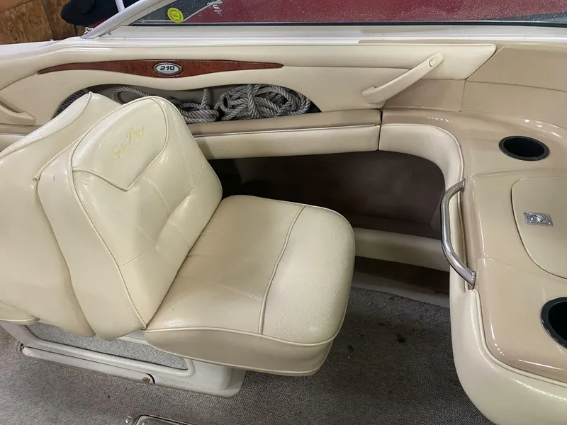 Slide: The Image of Sea Ray 210 Bow Rider 2000 - 5684091