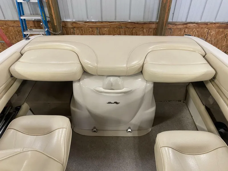 Slide: The Image of Sea Ray 210 Bow Rider 2000 - 5684093