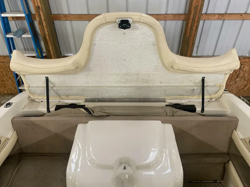 Slide: The Image of Sea Ray 210 Bow Rider 2000 - 5684095