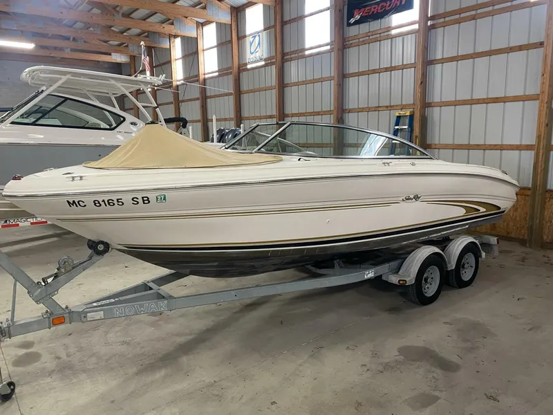 Slide: The Image of Sea Ray 210 Bow Rider 2000 - 5684069