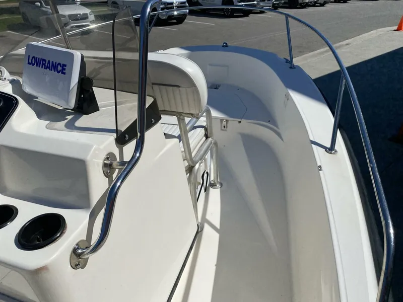 Slide: The Image of Boston Whaler 18 Dauntless 1998 - 5684285