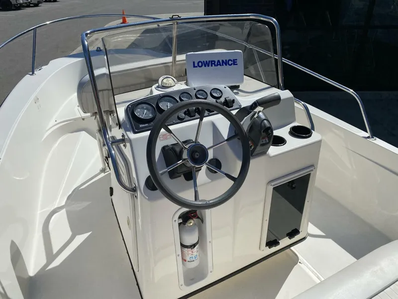 Slide: The Image of Boston Whaler 18 Dauntless 1998 - 5684286