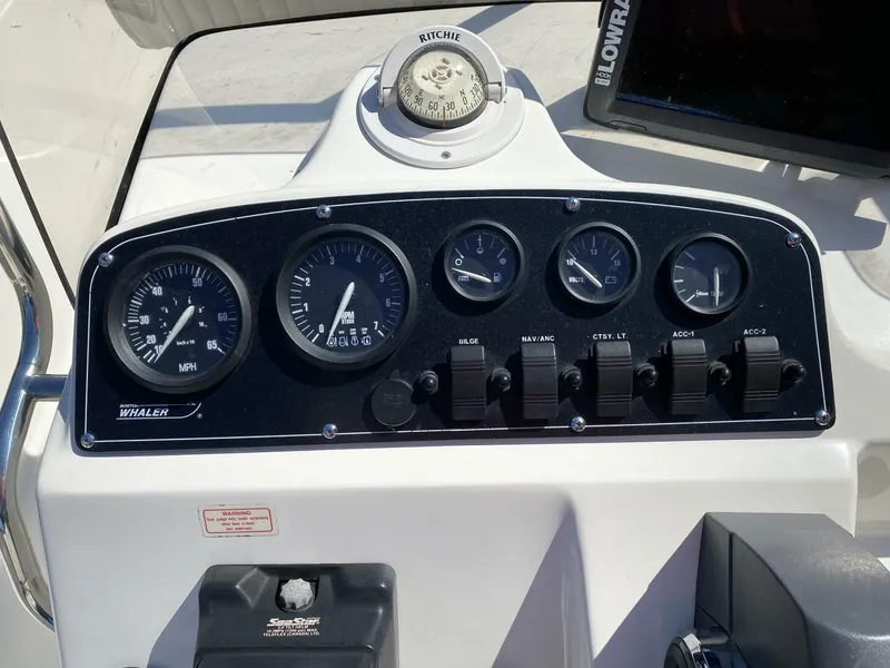 Slide: The Image of Boston Whaler 18 Dauntless 1998 - 5684278