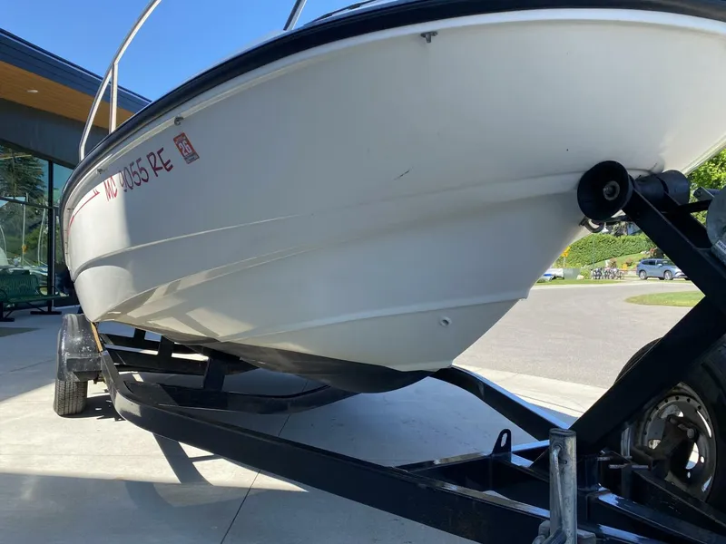 Slide: The Image of Boston Whaler 18 Dauntless 1998 - 5684295