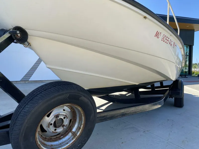 Slide: The Image of Boston Whaler 18 Dauntless 1998 - 5684296