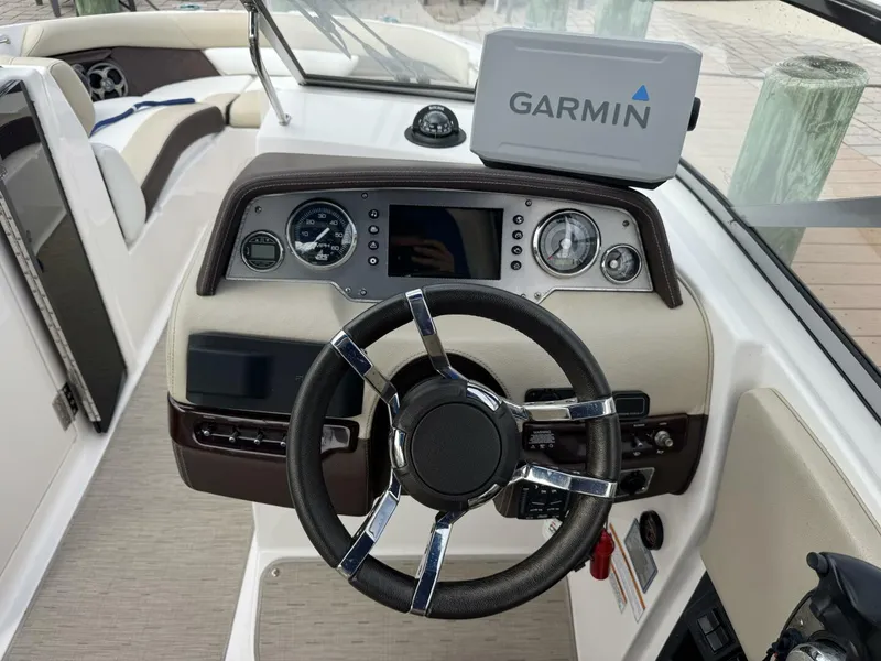 Slide: The Image of Regal 2700 Bowrider 2015 - 5684478