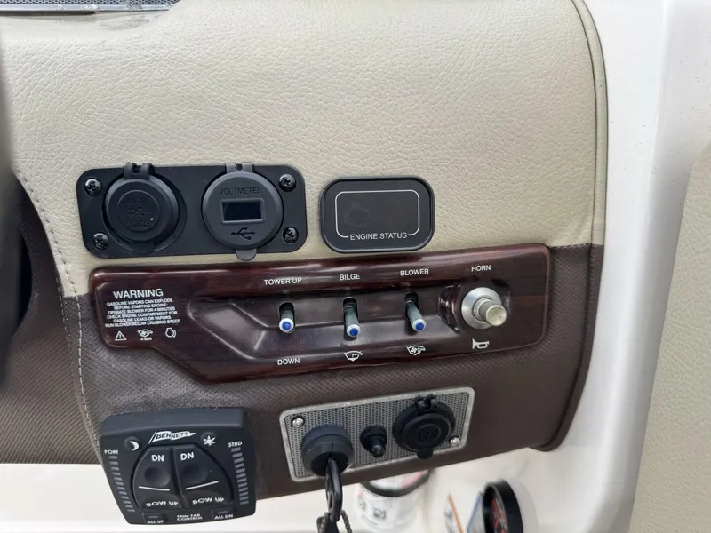 Slide: The Image of Regal 2700 Bowrider 2015 - 5684480