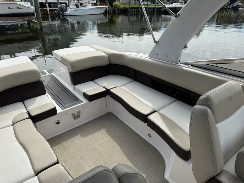 Slide: The Image of Regal 2700 Bowrider 2015 - 5684463