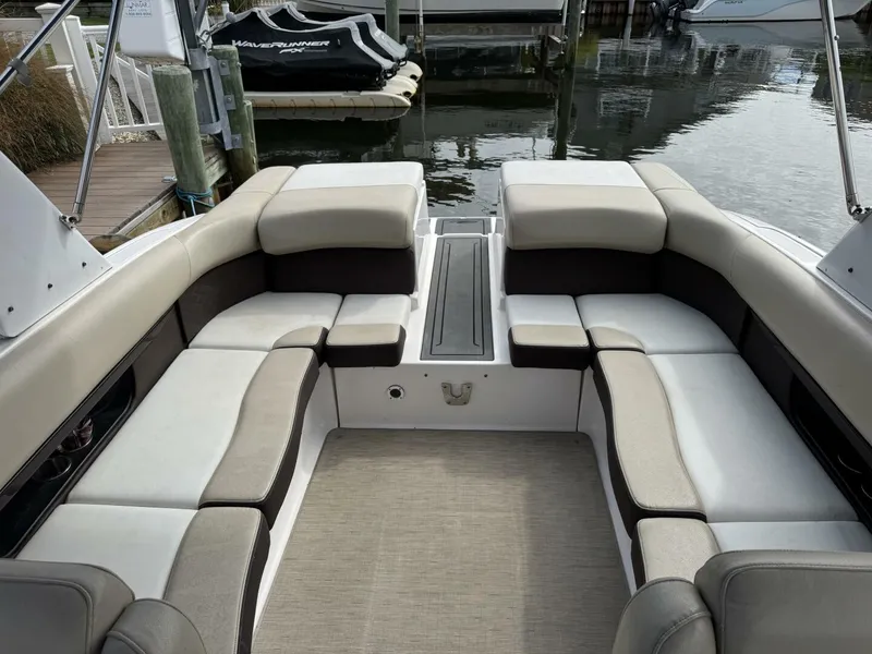 Slide: The Image of Regal 2700 Bowrider 2015 - 5684466