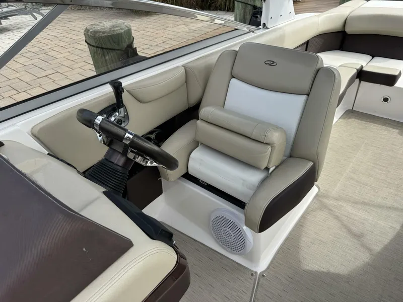 Slide: The Image of Regal 2700 Bowrider 2015 - 5684460