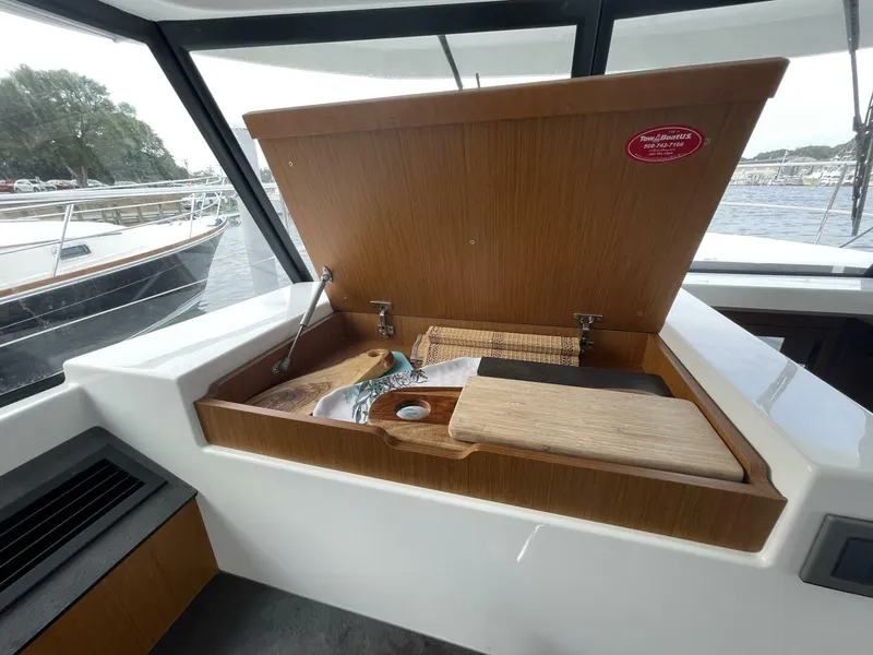 Slide: The Image of Beneteau Swift Trawler 35- Flybridge 2018 - 5685042