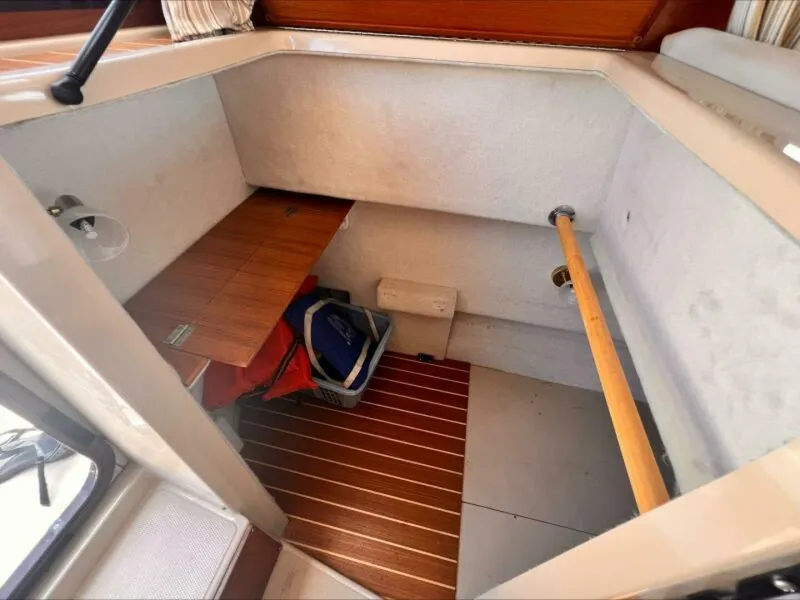 Slide: The Image of Fold out desk top - 5684742