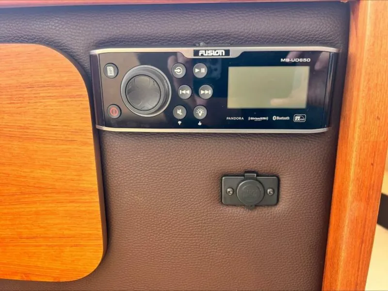 Slide: The Image of Companion seat Fusion sound system - 5684761