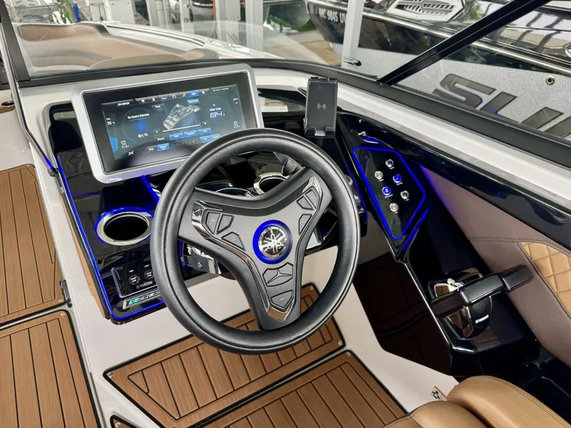 Slide: The Image of Yamaha 252 SD 2024 - 5685456