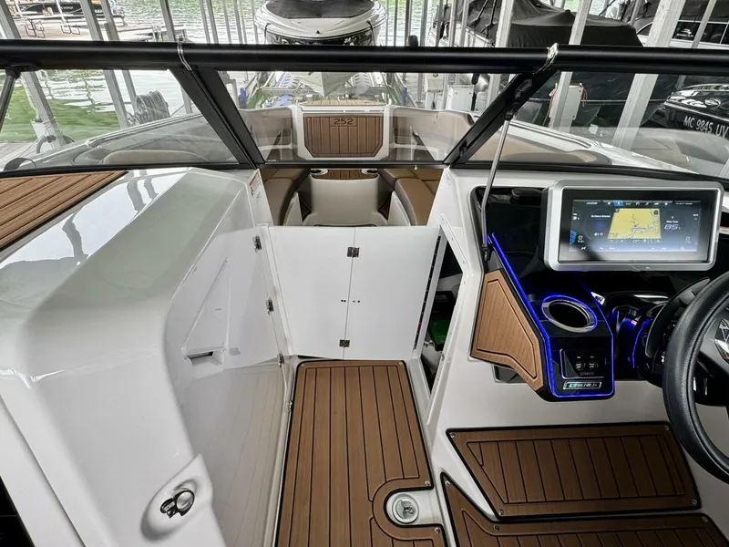 Slide: The Image of Yamaha 252 SD 2024 - 5685465