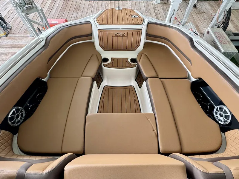 Slide: The Image of Yamaha 252 SD 2024 - 5685477