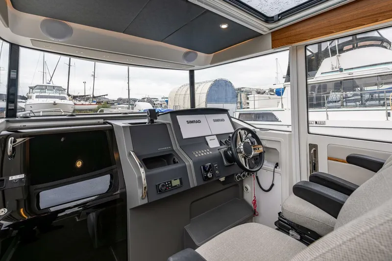 Slide: The Image of Nimbus C11 2021 - 5685838