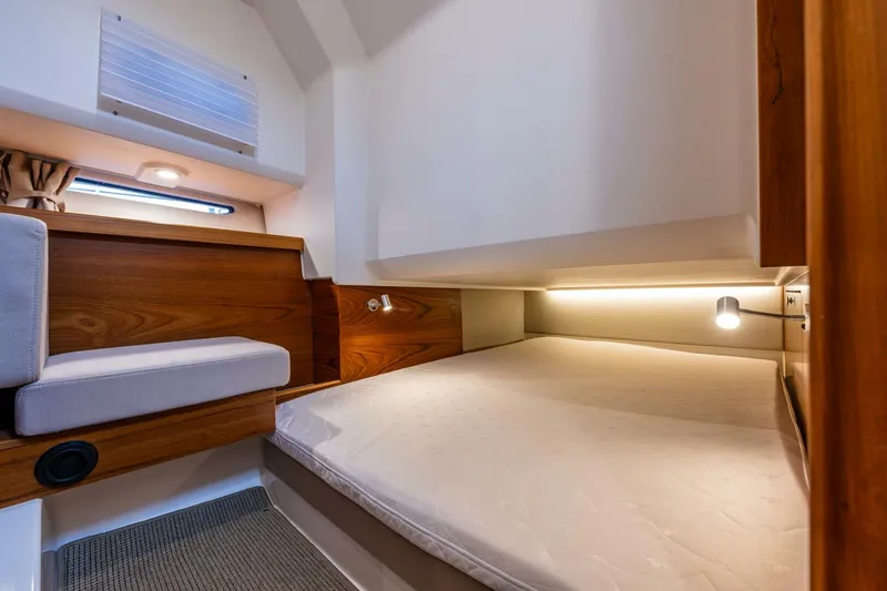 Slide: The Image of Nimbus C11 2021 - 5686072