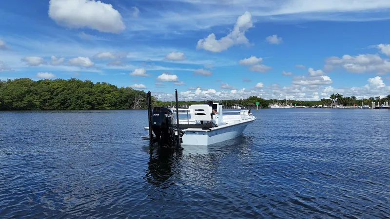 Slide: The Image of East Cape 25 Hybrid 2022 - 5686059