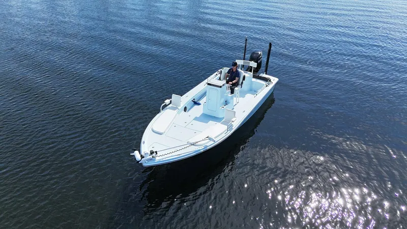 Slide: The Image of East Cape 25 Hybrid 2022 - 5686061