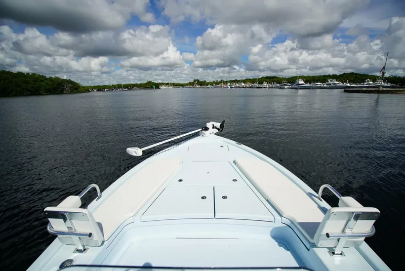 Slide: The Image of East Cape 25 Hybrid 2022 - 5686048