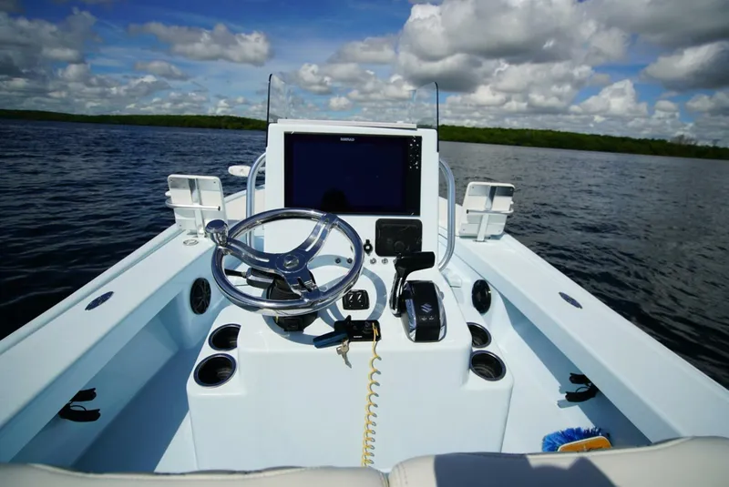 Slide: The Image of East Cape 25 Hybrid 2022 - 5686052