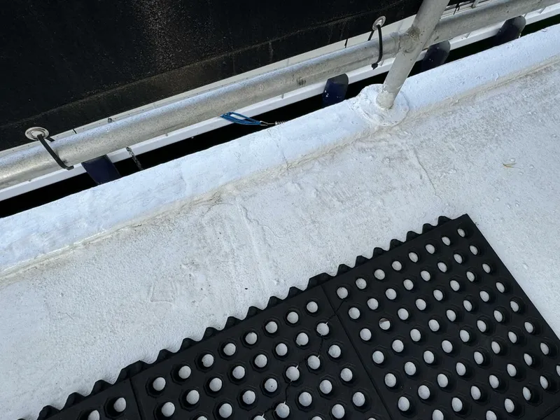 Slide: The Image of Aqua Chalet 16 x 68 Widebody 1999 - 5686359