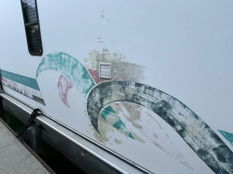 Slide: The Image of Aqua Chalet 16 x 68 Widebody 1999 - 5686370