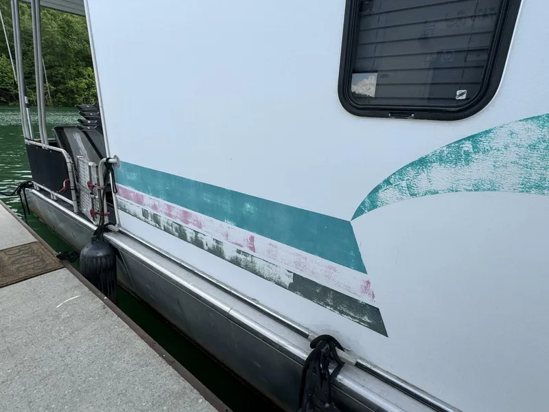 Slide: The Image of Aqua Chalet 16 x 68 Widebody 1999 - 5686371