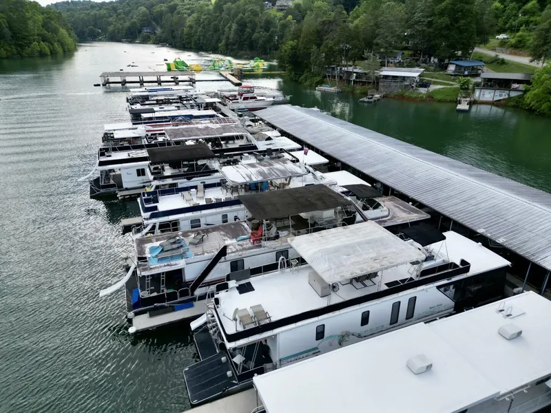 Slide: The Image of Aqua Chalet 16 x 68 Widebody 1999 - 5686383