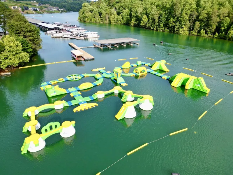 Slide: The Image of Aqua Chalet 16 x 68 Widebody 1999 - 5686389