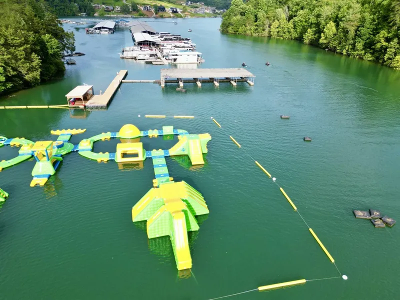 Slide: The Image of Aqua Chalet 16 x 68 Widebody 1999 - 5686390