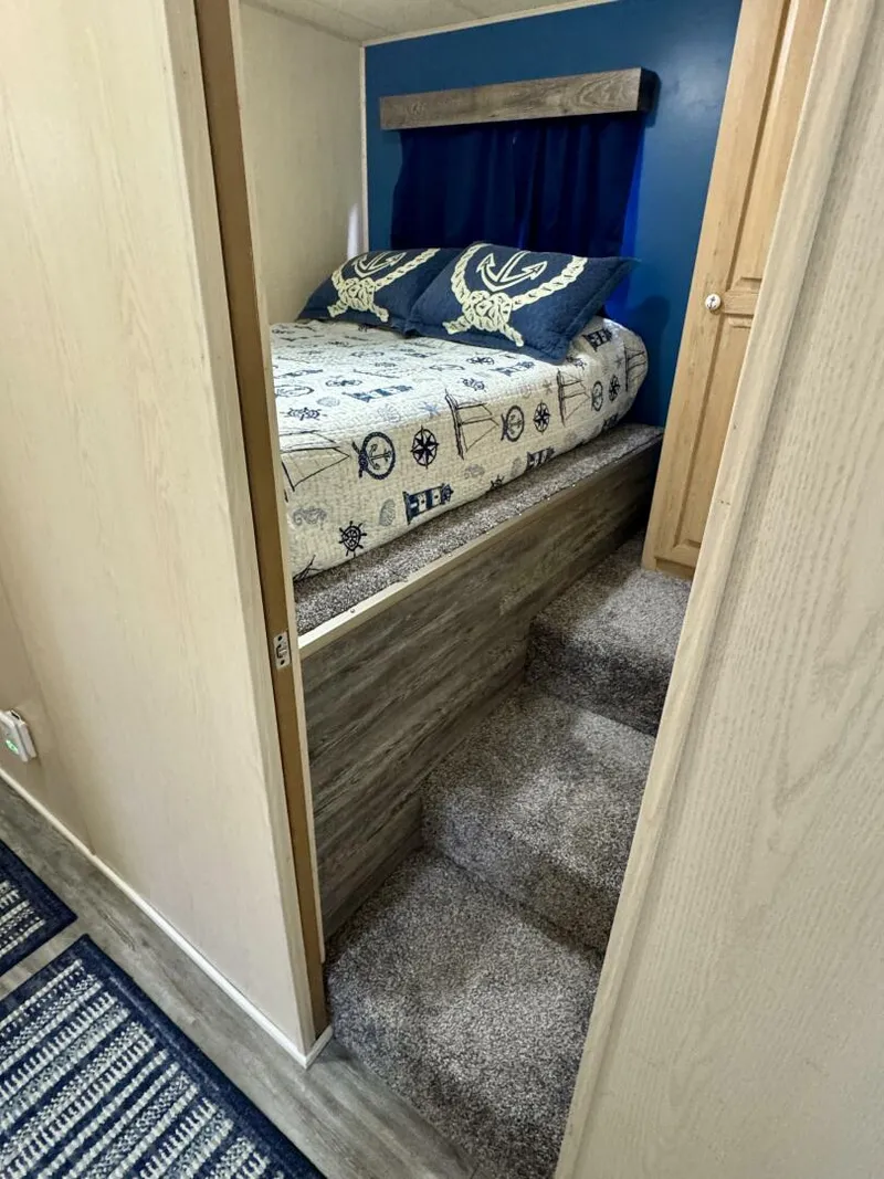 Slide: The Image of Aqua Chalet 16 x 68 Widebody 1999 - 5686292