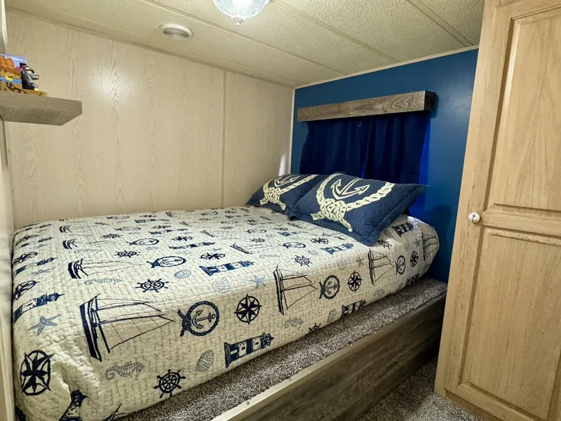 Slide: The Image of Aqua Chalet 16 x 68 Widebody 1999 - 5686293