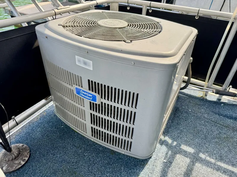 Slide: The Image of Aqua Chalet 16 x 68 Widebody 1999 - 5686332