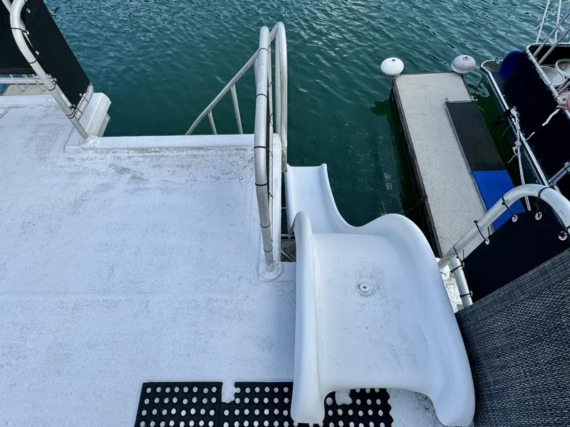 Slide: The Image of Aqua Chalet 16 x 68 Widebody 1999 - 5686338