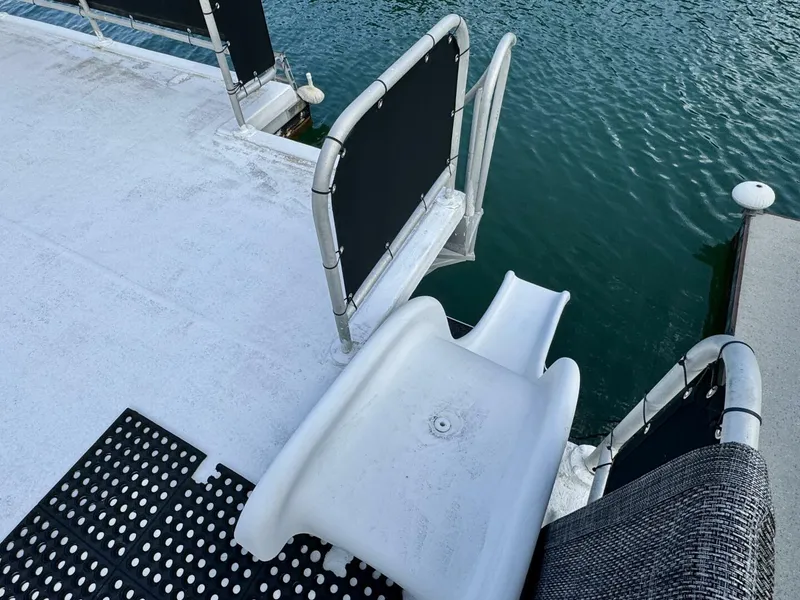 Slide: The Image of Aqua Chalet 16 x 68 Widebody 1999 - 5686339