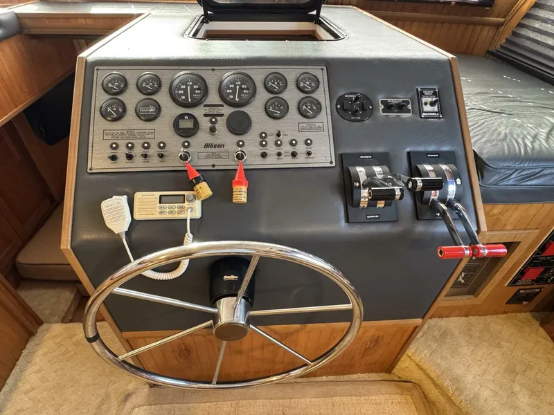 Slide: The Image of Gibson 37 Sport Series 1995 - 5686451