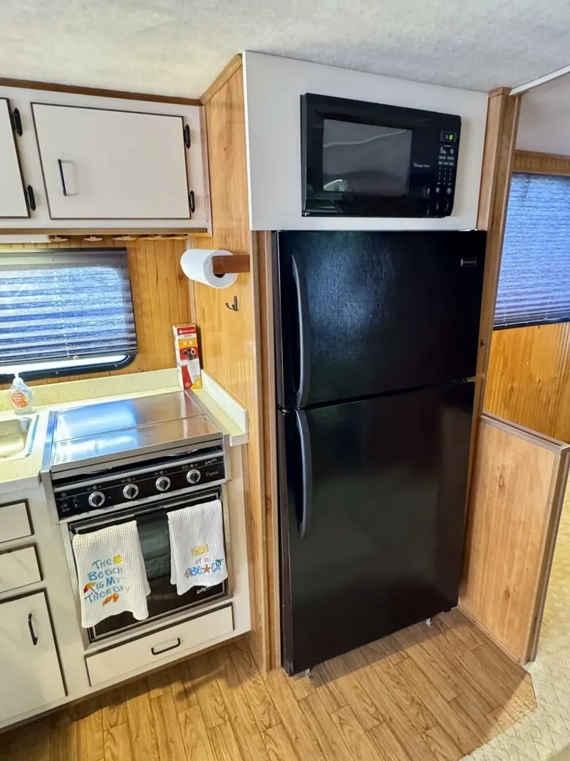 Slide: The Image of Gibson 37 Sport Series 1995 - 5686470