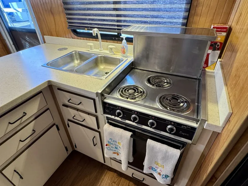 Slide: The Image of Gibson 37 Sport Series 1995 - 5686474