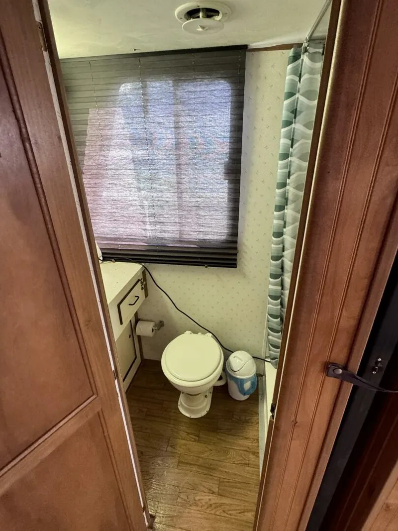 Slide: The Image of Gibson 37 Sport Series 1995 - 5686479