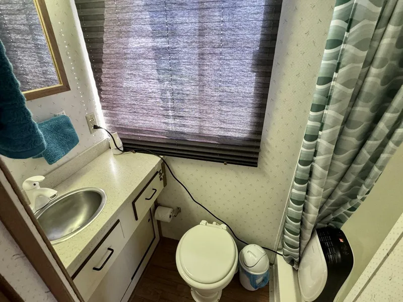 Slide: The Image of Gibson 37 Sport Series 1995 - 5686480